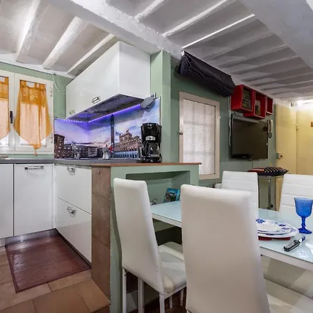 Altido Stylish Flat For 4 With Balcony, Perfect Centre * Siena