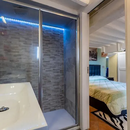 Apartment Altido Stylish Flat For 4 With Balcony, Perfect Centre Siena